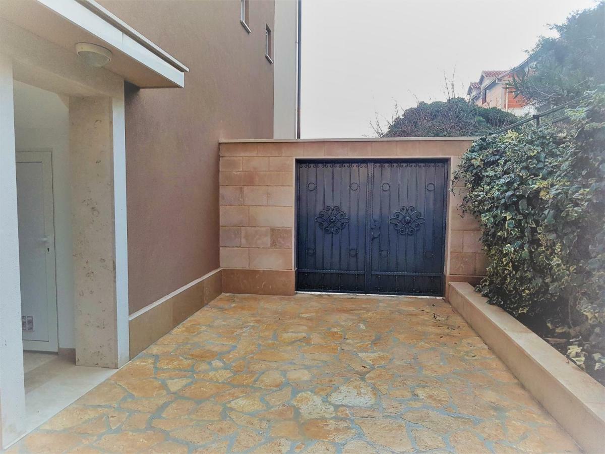 Soren-Sun Apt'S Supetar Exterior photo